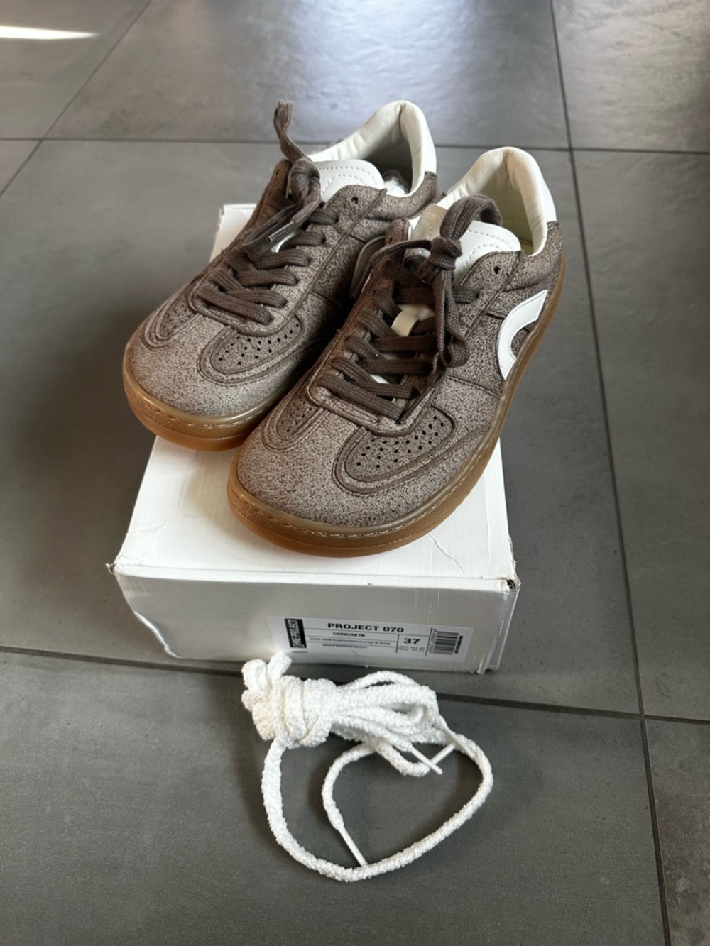 Ohne project 070 size 37 barefoot sambas in concrete